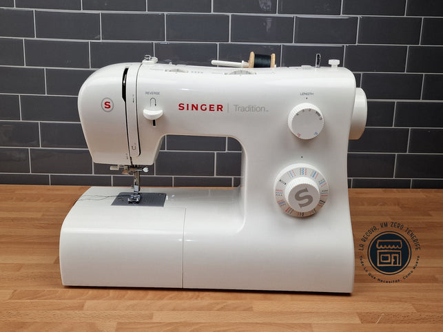 Máquina de coser mecánica, 32 puntadas, Blanco Marca: Singer